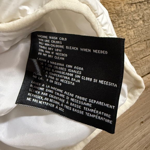 Guess puffer vest, White, Med - Picture 4 of 5